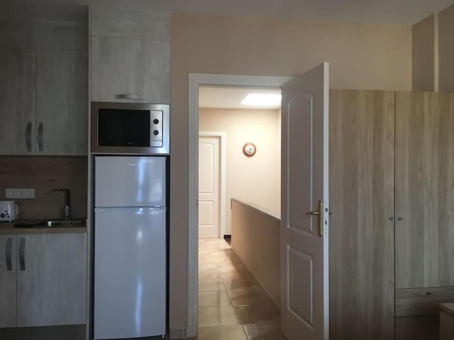 Independiente Estudio En Acogedora Casita De Mai 아데제 외부 사진